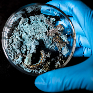 Mecaware produit des matières premières stratégiques (métaux et terres rares) issues du recyclage des batteries usagées et des rebuts de la production des cellules d'accumulateurs, grâce à la carbométallurgie. 